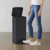 Fekete ujjlenyomat-mentes rozsdamentes-acél pedálos kuka 30L