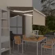 Krémszínű kézzel kihúzható LED-es napellenző redőnnyel 3x2,5 m