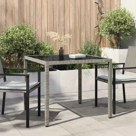   Szürke polyrattan és edzett üveg kerti asztal 90 x 90 x 75 cm