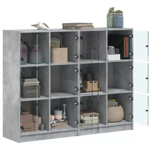 Betonszürke szerelt fa könyvespolc ajtókkal 136 x 37 x 109 cm