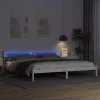 Ágykeret LED -es lámpákkal Fehér 200 x 200 cm Tömör fenyőfa