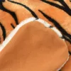 Barna plüss tigris szőnyeg 144 cm