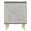 Betonszürke éjjeliszekrény tömör fa lábakkal 40 x 30 x 50 cm