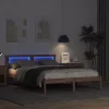 Ágykeret LED -es lámpákkal Barna 140 x 190 cm Tömör fenyőfa